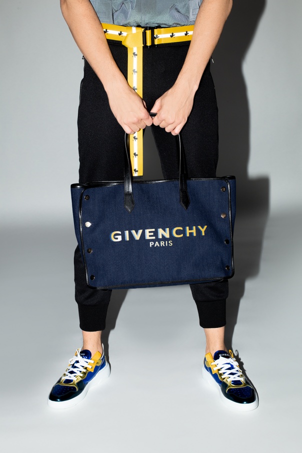 Elegante pochette Givenchy en cuir rose poudre Navy blue Shopper bag with logo Givenchy SchaferandweinerShops AG